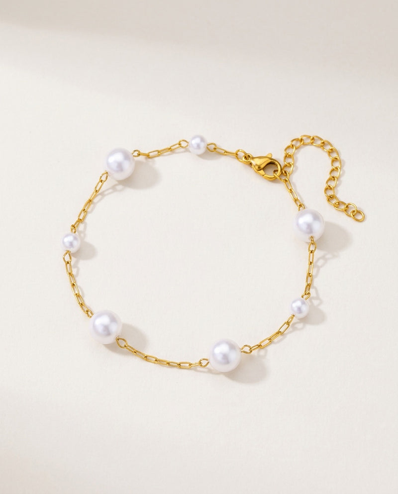 Cavigliera con perle grandi bianche su catenina color oro