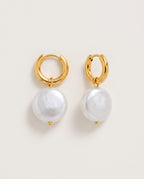 Créole perle dorée avec perle blanche pendante
