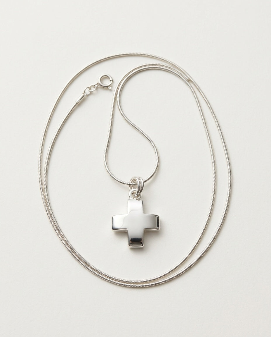 Cross necklace in polished 925 sterling silver