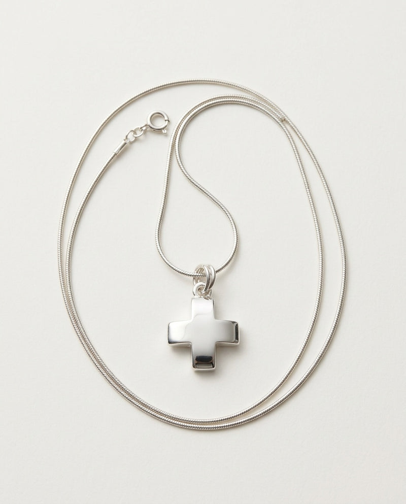 Cross necklace in polished 925 sterling silver
