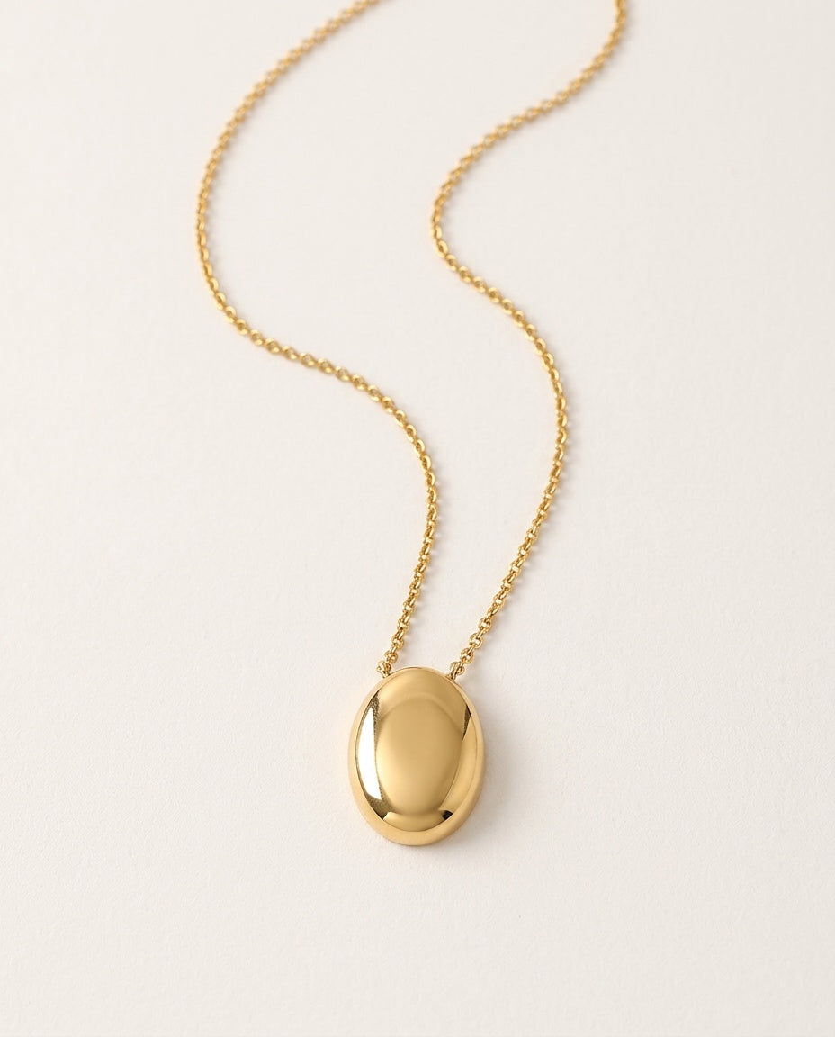 Sautoir pendentif doré avec ovale lisse et bombé