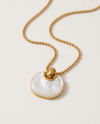Shell necklace with round natural shell pendant, packshot