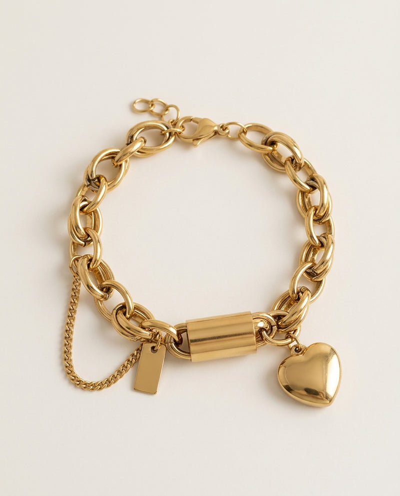 Heart charm bracelet in gold-tone stainless steel with chunky chain and lock