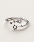 Bague étoile en argent 925 sur fond blanc