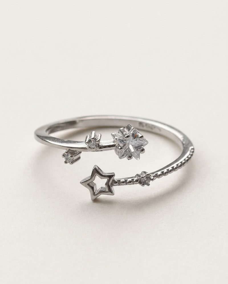 Star ring in 925 sterling silver on a white background