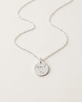 Engraved necklace with round disc in gold on a fine chain