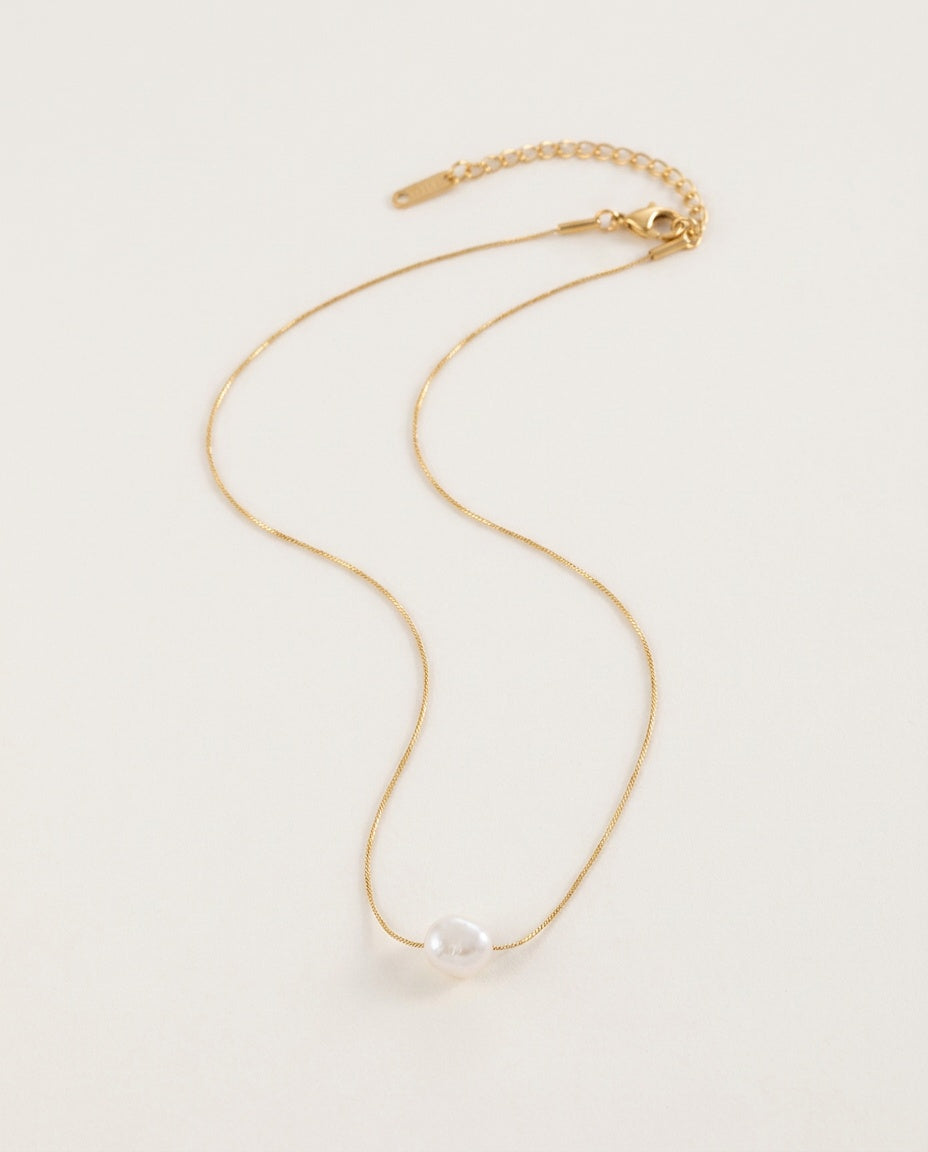 Collier perle de culture sur chaîne dorée, photo produit
