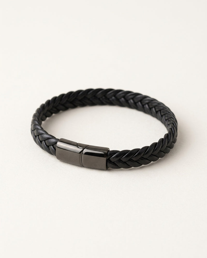 Men's leather bracelet in black braided leather with silver magnetic clasp